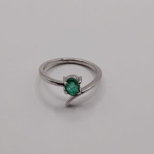 Anillo de Esmeralda con baño de Platino